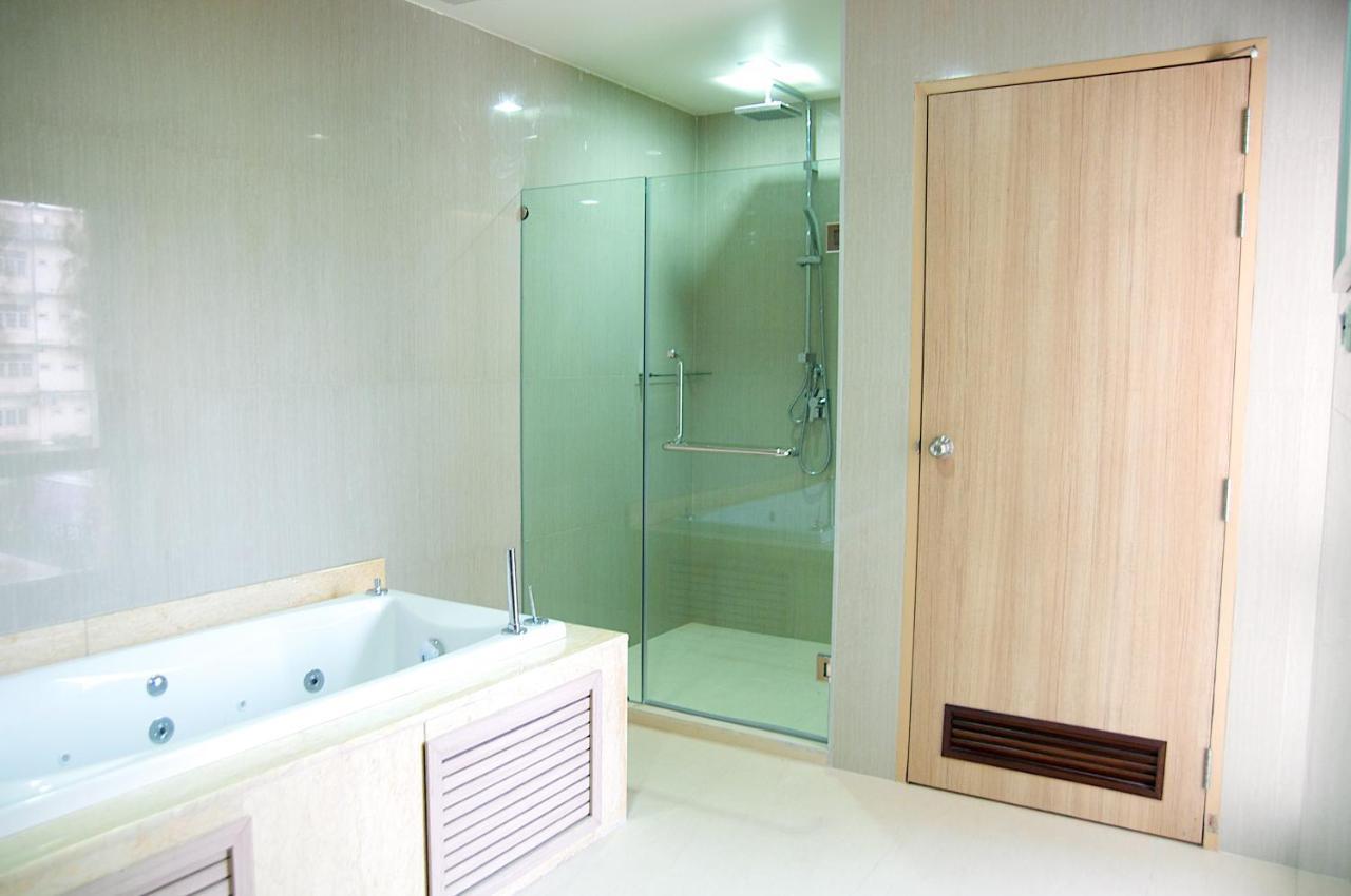 Jolly Suites&Spa Petkasem Haōhng Khēm Εξωτερικό φωτογραφία