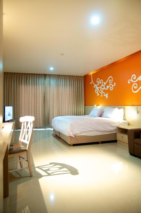Jolly Suites&Spa Petkasem Haōhng Khēm Εξωτερικό φωτογραφία