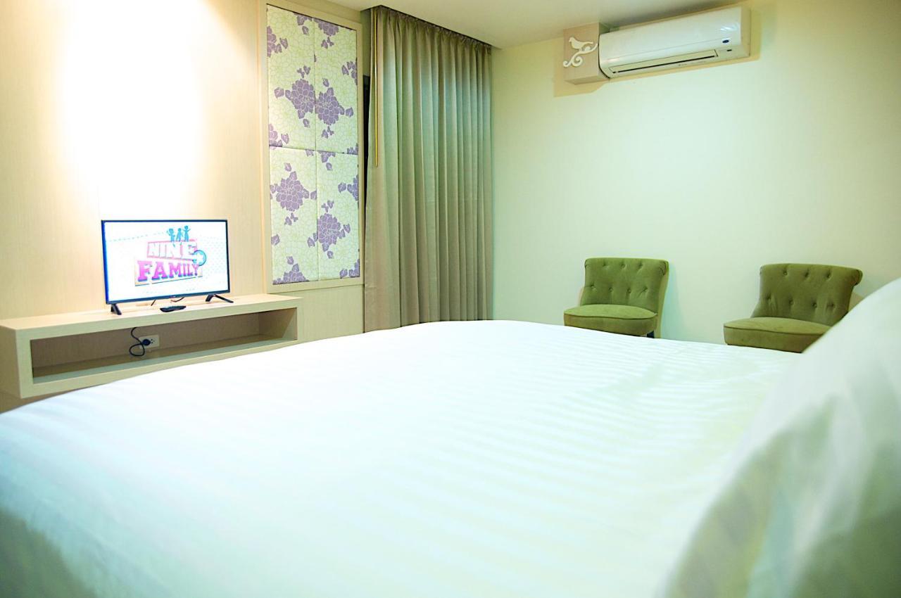 Jolly Suites&Spa Petkasem Haōhng Khēm Εξωτερικό φωτογραφία